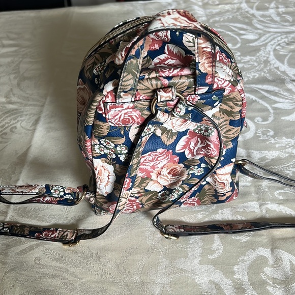 Mini floral backpack - Picture 3 of 8